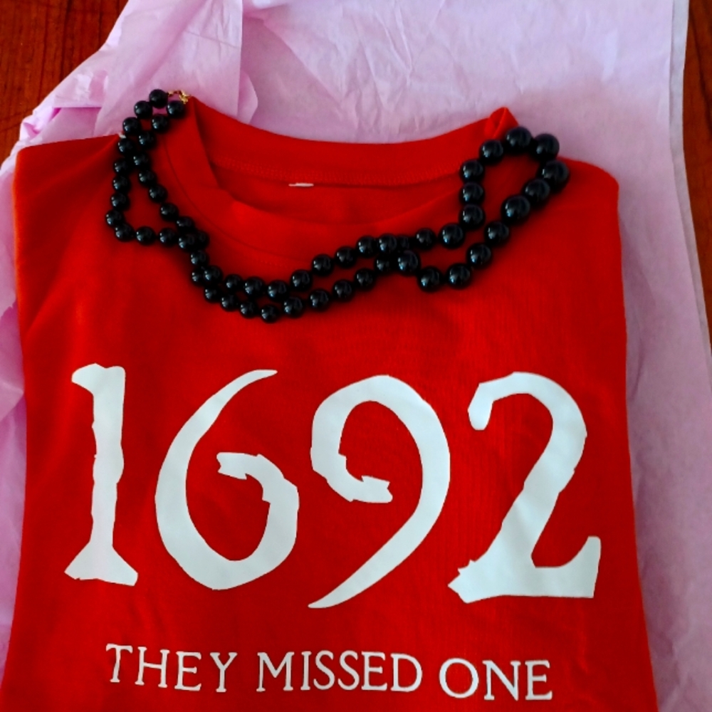 1692 Salem witch hunt sweatshirt S/M New!